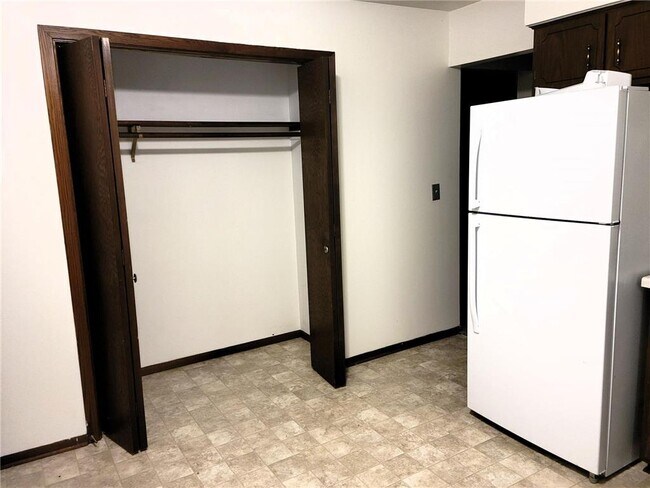 Building Photo - 218 N Jefferson St