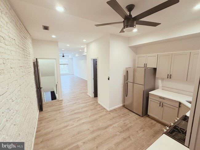 Building Photo - 2142 Penrose Ave