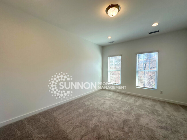 Building Photo - 2 Bedroom, 2.5 Bathroom in Brand New Royal...