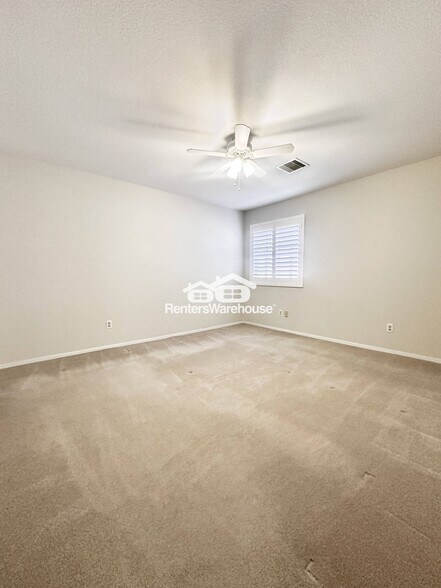 Building Photo - 11217 E Laurel Ln