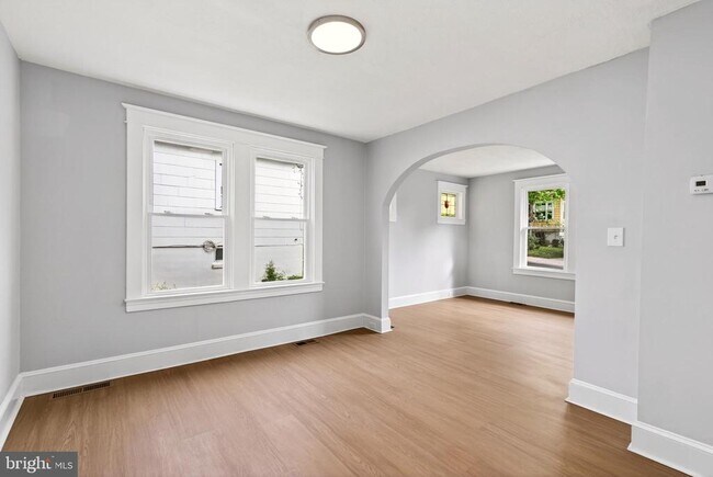 Building Photo - 29 W Elm Ave