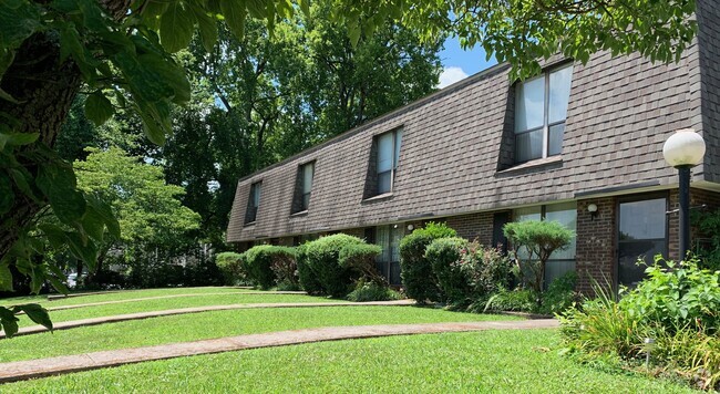 Building Photo - 425 Cross Creek Rd