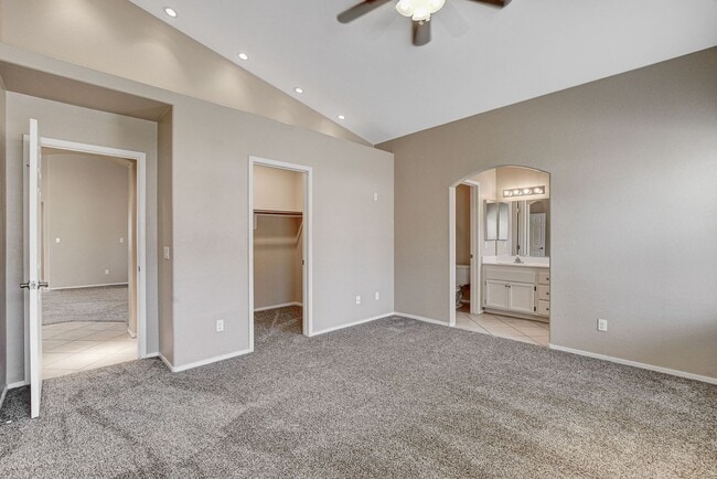 Building Photo - Adorable single story in a gated community!