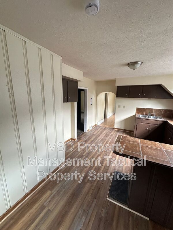 Building Photo - 4413 Woburn Ave