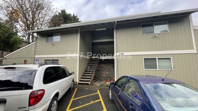 Building Photo - SE Portland - 2BD I 1BA - Top Floor w/ Balcony!