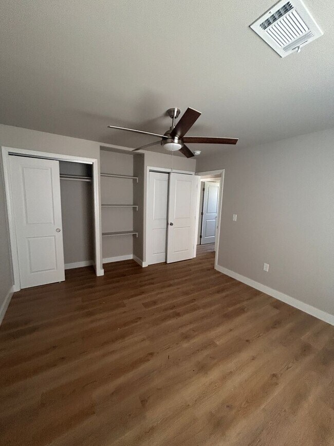 Building Photo - Spacious and remodeled country home close to town.
