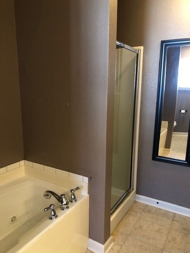 Building Photo - Family Home in LHSD