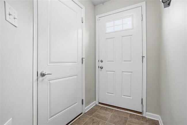 Building Photo - 404 Aprilmae Way