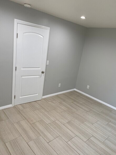 Building Photo - 8138 Blewett St