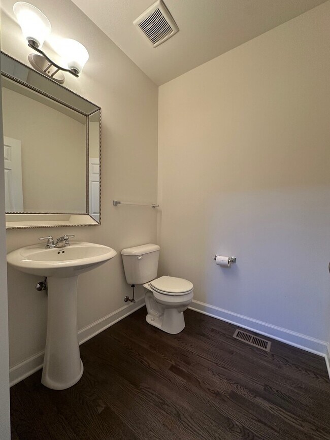 Building Photo - 1423 N Charles Ave