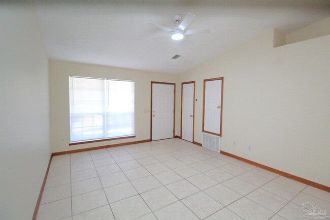 Building Photo - 3355 Green Briar Cir