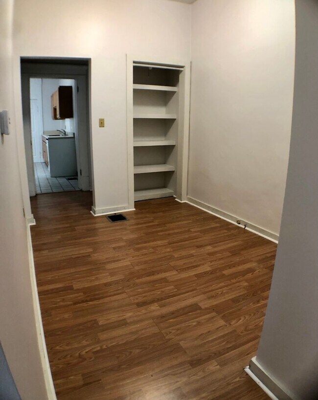 Building Photo - 1 Bed / 1 Bath on 10th Ave close to Wexner...