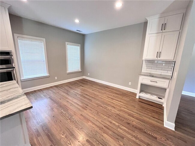 Building Photo - 4416 W Arlington Dr