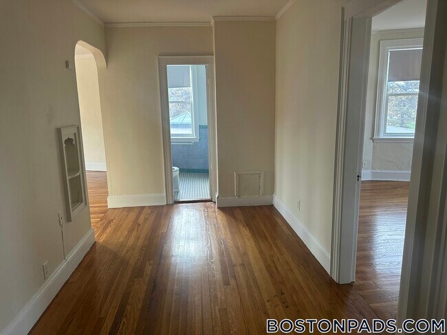 Building Photo - 2045 Commonwealth Ave