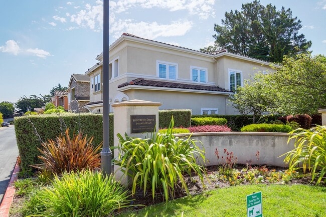 Building Photo - 4 Bed / 3 Bath San Bruno home in highly de...