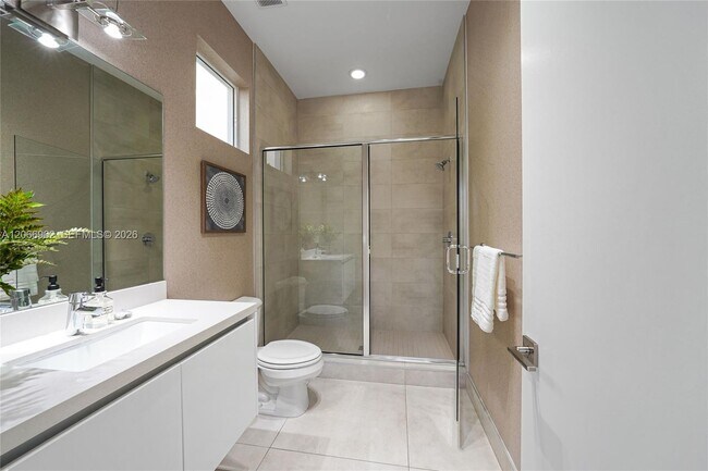 Building Photo - 7515 NW 99th Ave