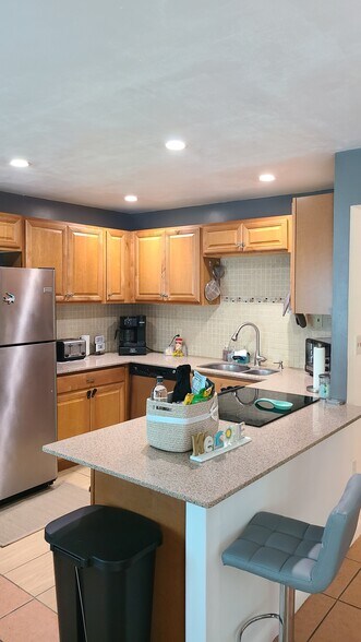 Kitchen - 205 S McMullen Booth Rd