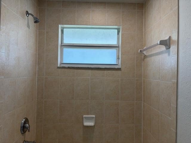 Building Photo - 2242 Thomas St