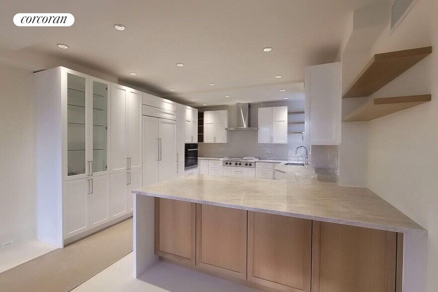 Building Photo - 45 W 81st St