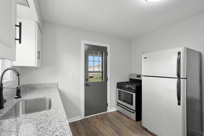 Building Photo - 826 Miller Ave