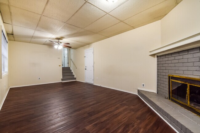Building Photo - Charming 3-Bedroom Home