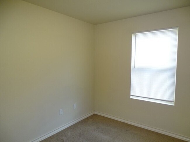 Building Photo - 7117 Micayla Cv