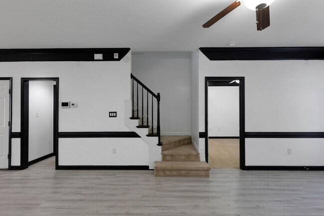 Building Photo - Spacious 3BR Townhome in Fayetteville