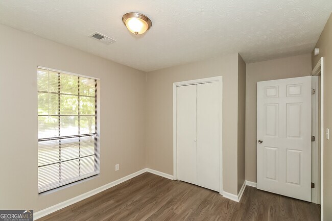 Building Photo - 821 Duke Ct