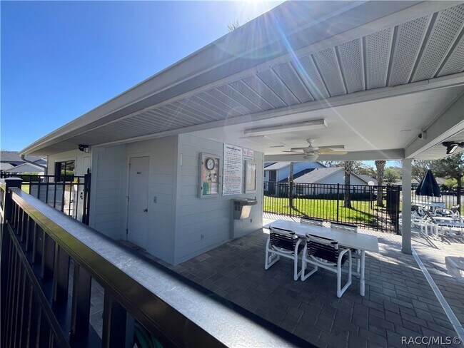 Building Photo - 790 E Gilchrist Ct