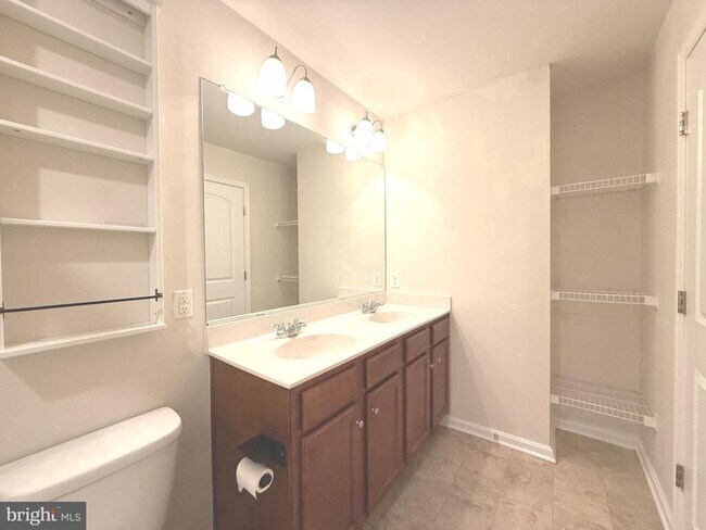 Building Photo - 189 Magellan Dr