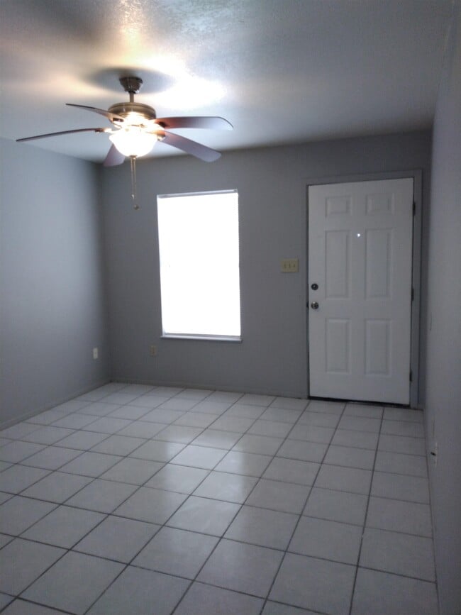Building Photo - 105 Rockwell Way