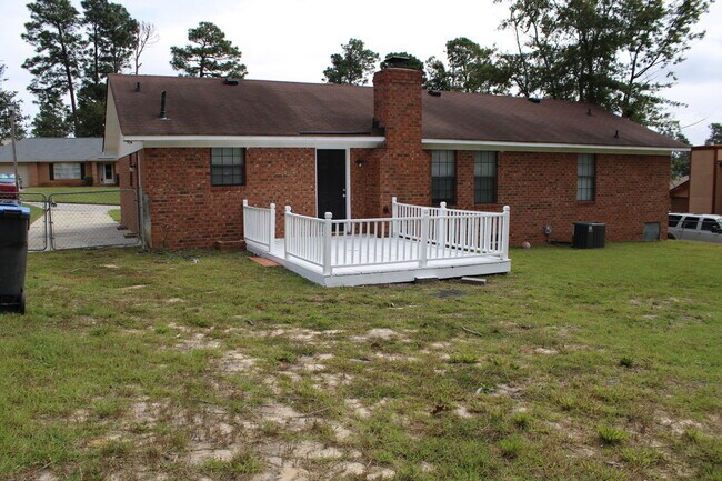 Building Photo - 2825 Crosscreek Rd