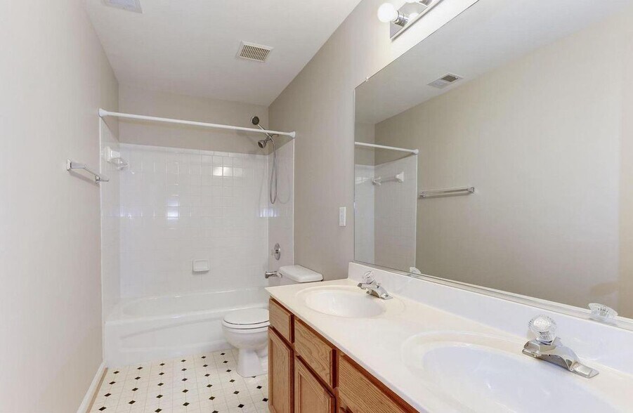 Building Photo - 43784 Brookline Terrace