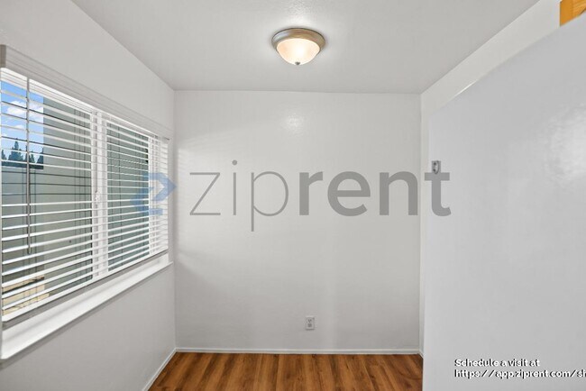 Building Photo - 1041 Shell Blvd