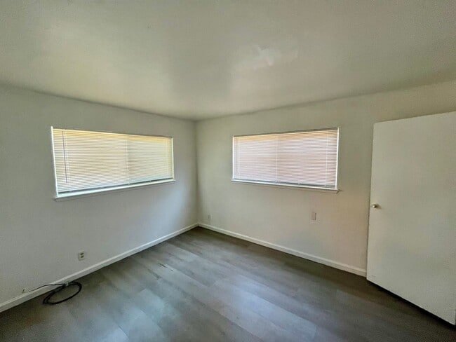 Building Photo - 151 Catron Dr
