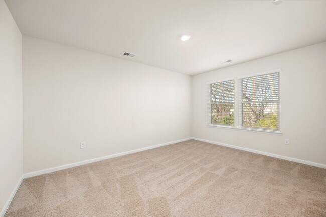 Building Photo - 121 Kennison Ln