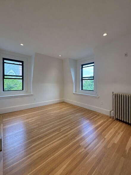 Building Photo - 54 Harvard St