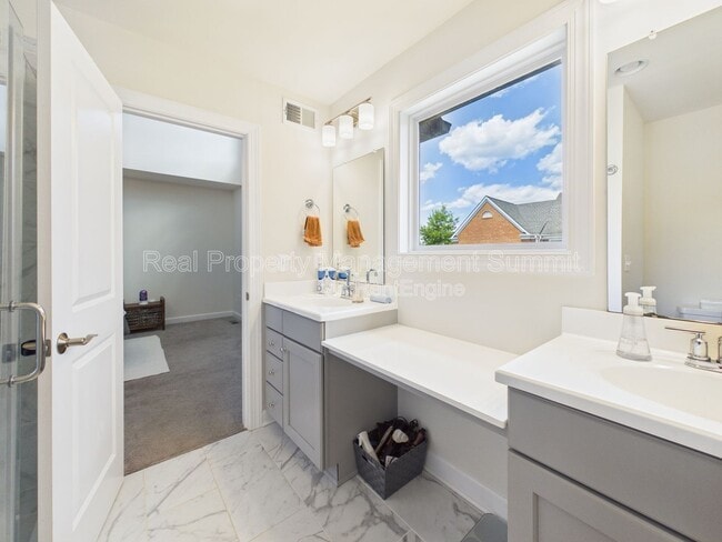 Building Photo - 1241 Old Trail Dr