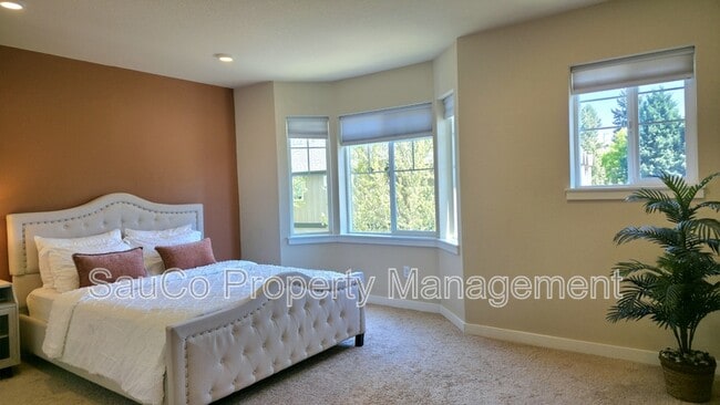 Building Photo - 525 SW 197th Pl