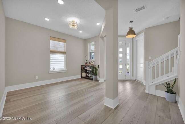 Building Photo - 202 Sutton Dr