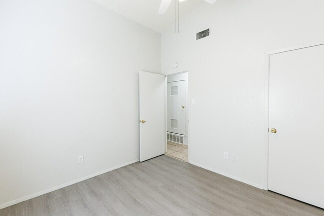 Building Photo - 140 N Troy Ave
