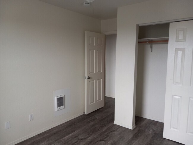 Building Photo - Live Where Comfort Meets Convenience - Col...