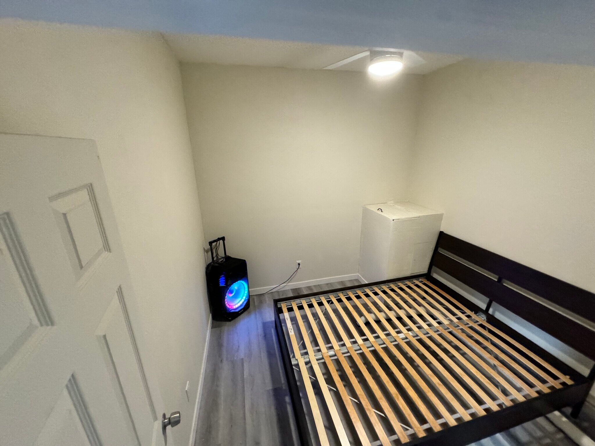 Queen bed frame included - 2342 Hummingbird St