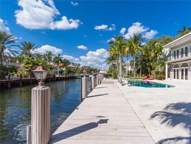 Building Photo - 615 Coral Way
