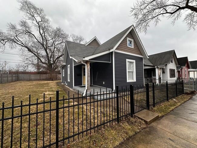 Building Photo - 1713 S Delaware St