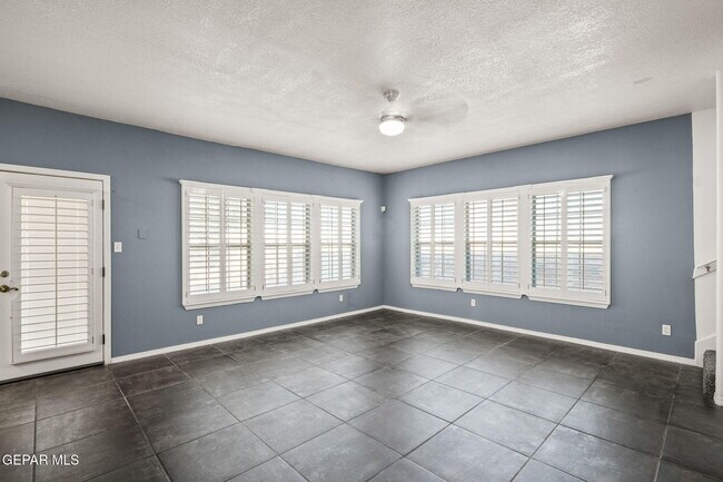 Building Photo - 695 Paseo del Mar Dr