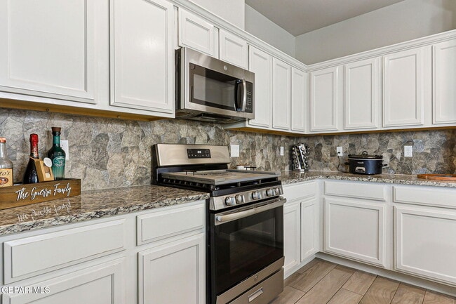 Building Photo - 3945 Desert Dunes Dr