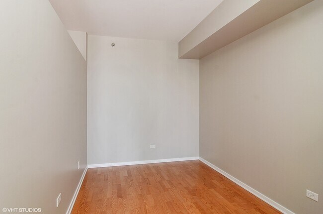 Building Photo - 210 S Desplaines St