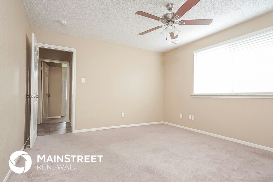 Building Photo - 15850 Alger Dr