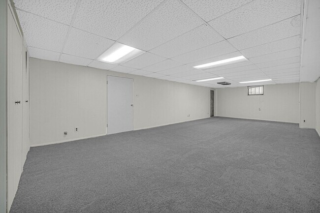 Building Photo - Charming Custom Home in Miller Beach!